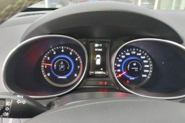 现代 胜达 2015款 2.0T 自动四驱智能型 7座局部细节14