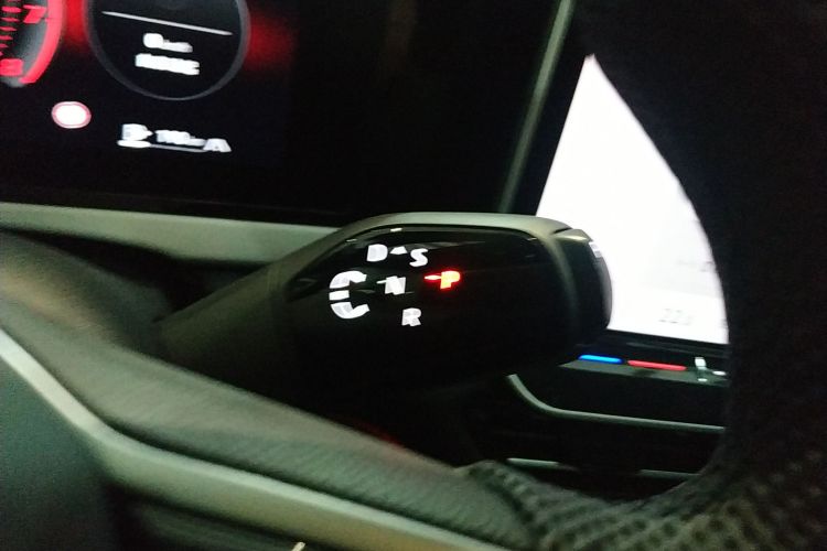 大众 帕萨特 2025款 Pro 380TSI 星空龙尊版中控内饰18