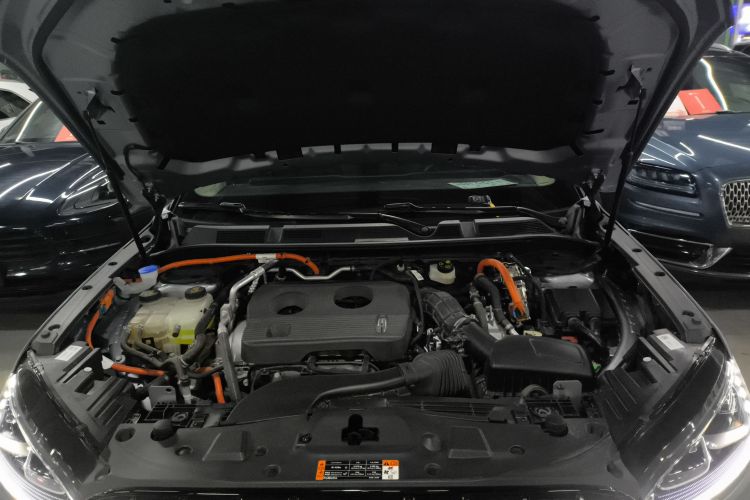 林肯 冒险家 2024款 1.5T 两驱尊雅混动版机舱底盘24