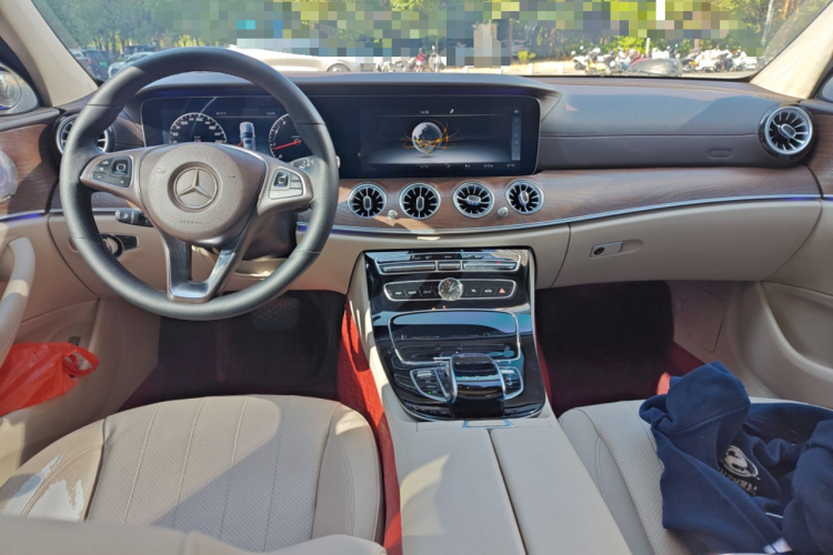 奔驰E级 2017款 E 300 L 豪华型中控内饰7002