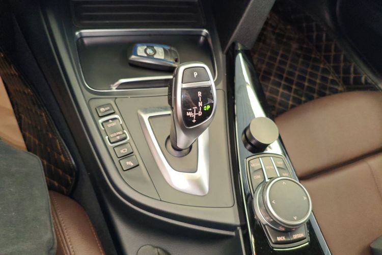 宝马3系 2019款 320Li M运动套装中控内饰18