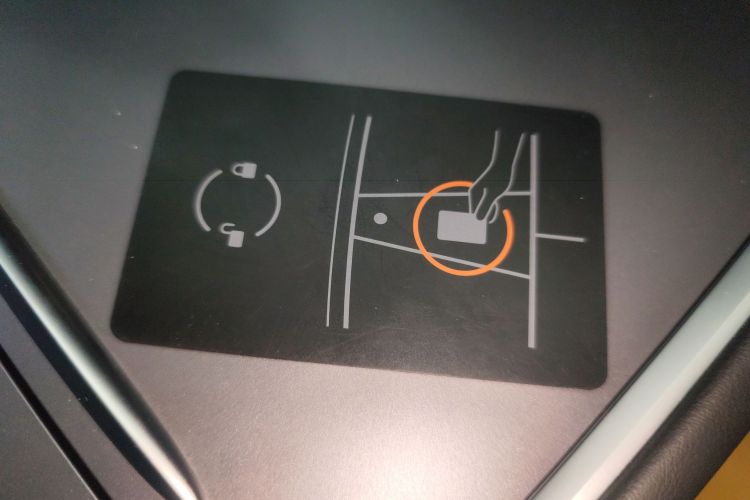 特斯拉 Model 3 2021款 标准续航后驱升级版 3D6中控内饰7001