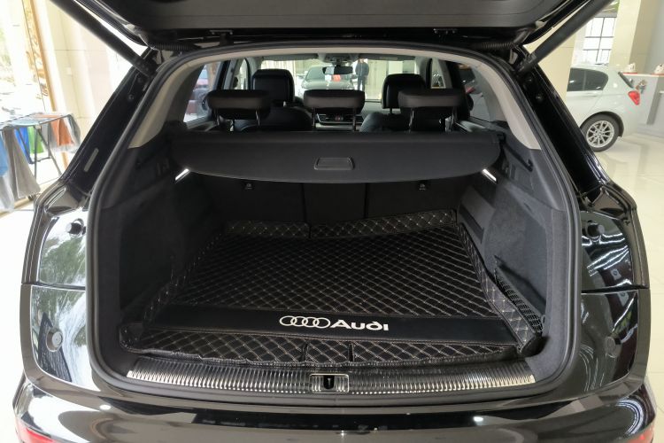 奥迪Q5L 2020款 改款 40 TFSI 荣享时尚型机舱底盘23