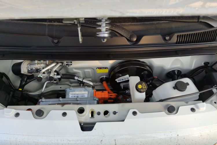 五菱汽车 宏光MINIEV 2024款 第三代 215km 青春版机舱底盘24