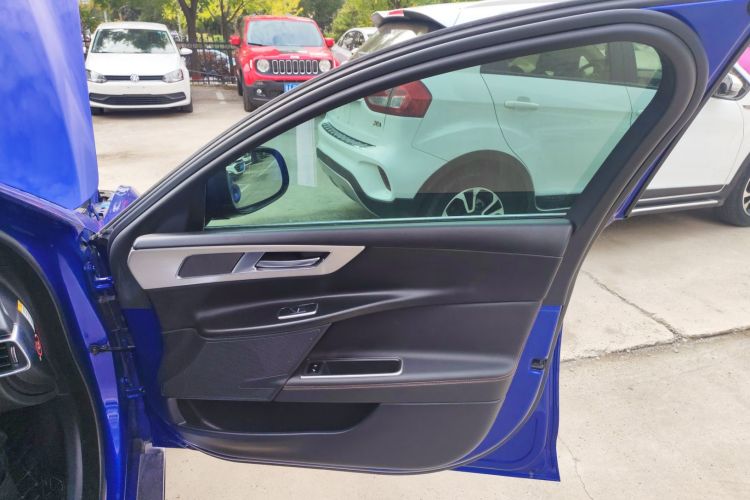 捷豹XEL 2018款 2.0T 200PS 豪华版中控内饰42