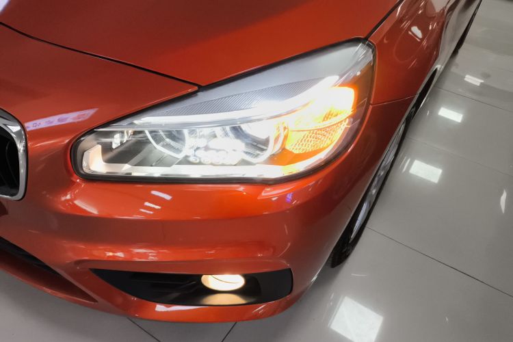 宝马2系旅行车 2016款 218i 领先型车身外观36