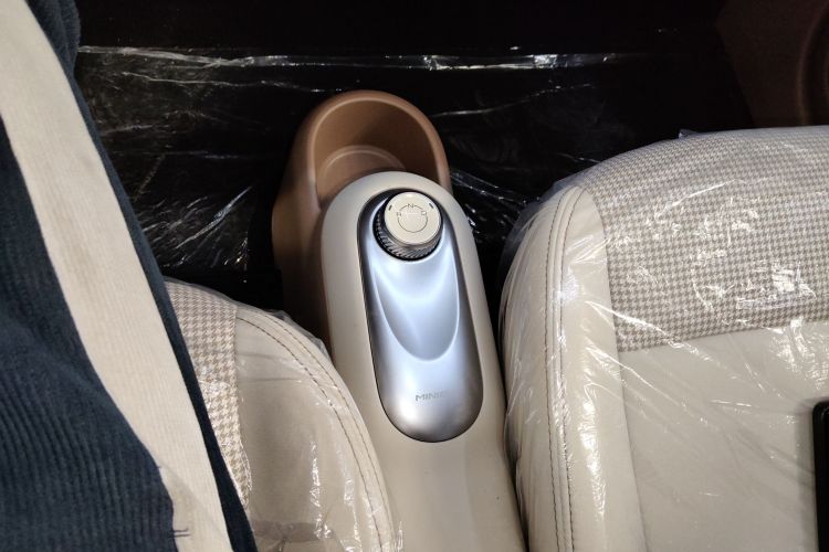 五菱汽车 宏光MINIEV 2025款 四门版 进阶款中控内饰18