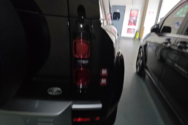 路虎卫士 2024款 110 3.0T P400 X-DYNAMIC HSE车身外观6006