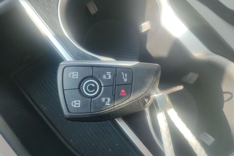 别克GL8 2025款 陆尊 尊享版中控内饰11