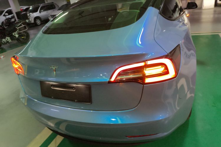 特斯拉 Model 3 2022款 后轮驱动版车身外观6