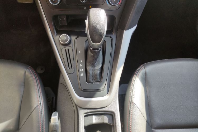 福特 福克斯 2017款 两厢 1.6L 自动舒适型智行版中控内饰18