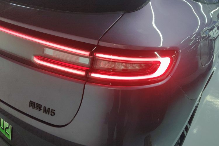 鸿蒙智行 问界M5 2025款 增程   Ultra 四驱版车身外观9