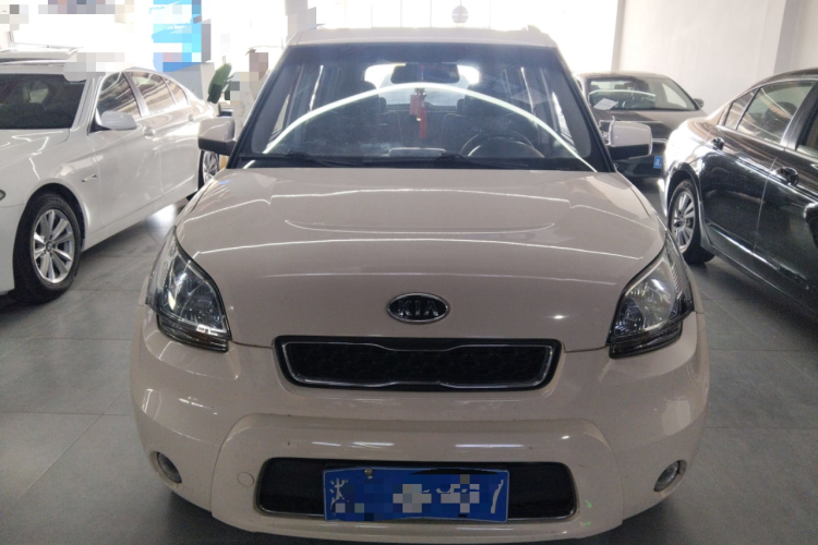 起亚 秀尔 2013款 1.6L AT GL车身外观2