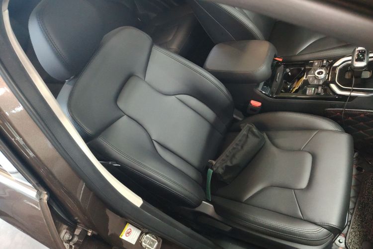 哈弗H6 2017款 红标 2.0T 自动两驱智尚型局部细节41