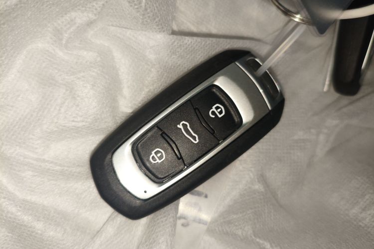 吉利银河 熊猫 2025款 210km 元气熊中控内饰7001