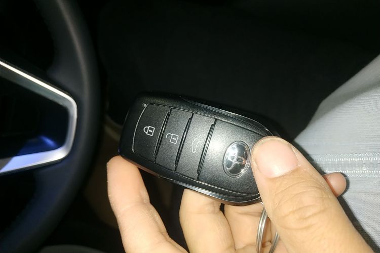 丰田 卡罗拉 2024款 1.8L 智能电混双擎 精英版中控内饰11