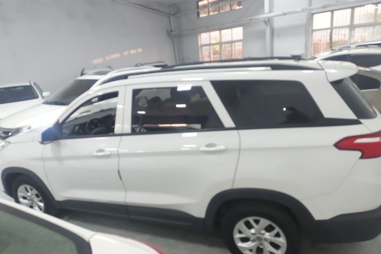 五菱汽车 五菱宏光S3 2018款 1.5L 手动标准型 国V车身外观4