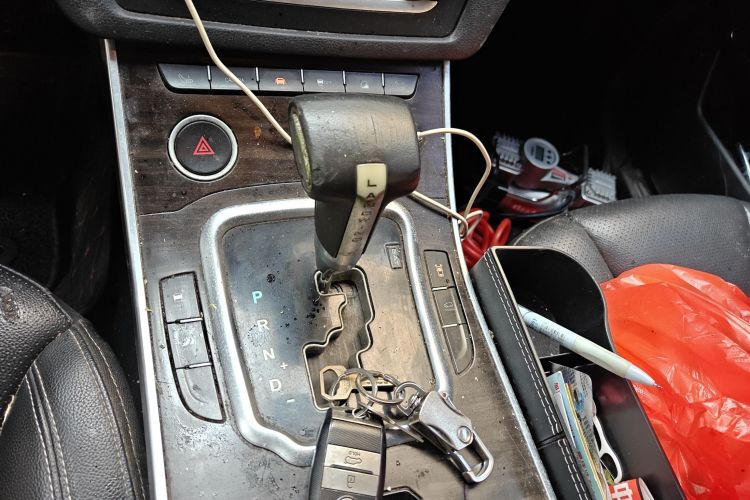 陆风X7 2016款 2.0T 全景尊贵版中控内饰18