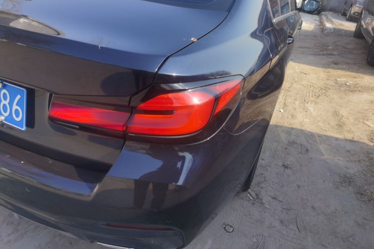 宝马5系 2022款 改款二 525Li M运动套装车身外观9