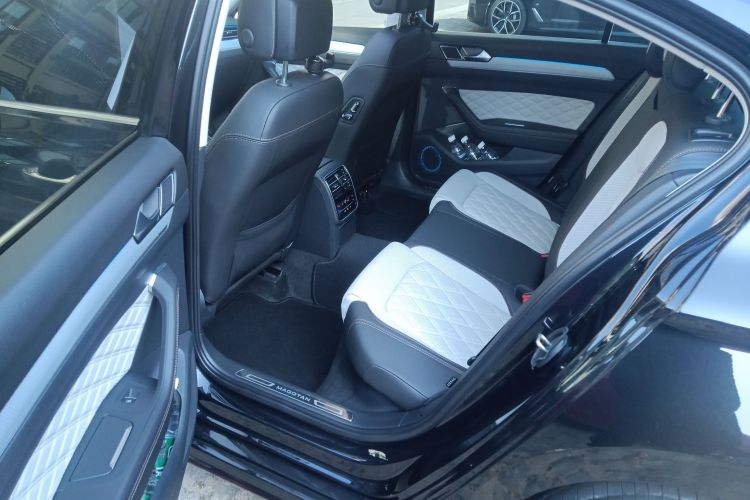 大众 迈腾 2023款 200万辆纪念版 330TSI DSG豪华型中控内饰21