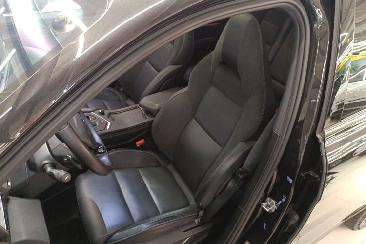 领克01 2021款 2.0TD 四驱暗夜版局部细节19