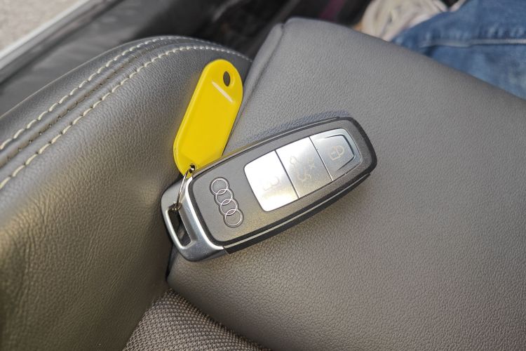 奥迪A3 2024款 A3L Limousine 35 TFSI 时尚运动型中控内饰7001