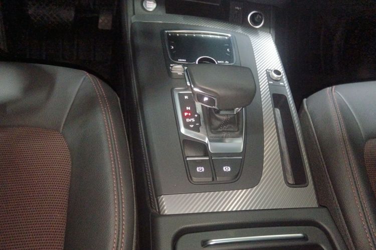 奥迪Q5L 2018款 45 TFSI 尊享时尚型 国VI局部细节18