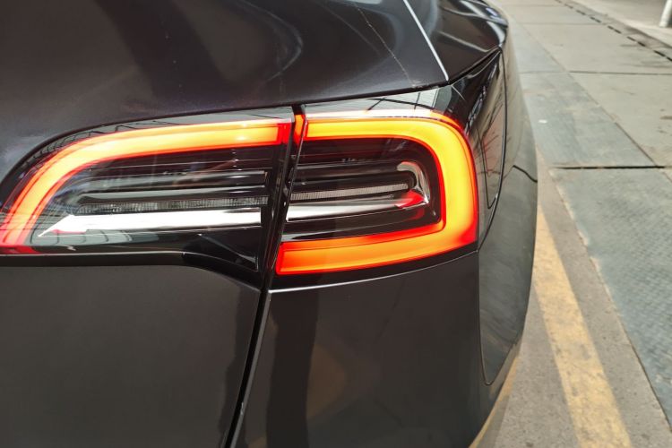 特斯拉 Model Y 2021款 标准续航后驱版车身外观6006