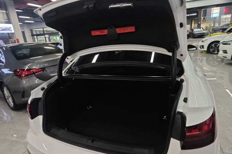 奥迪A4L 2024款 40 TFSI 时尚动感型机舱底盘23