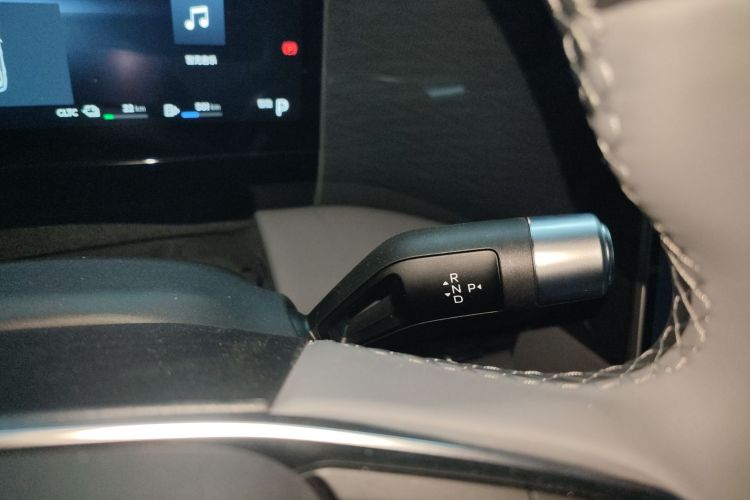 吉利银河 银河L7 2025款 EM-i 115km 探索版中控内饰18