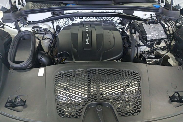 保时捷 2018款 Macan 2.0T机舱底盘24