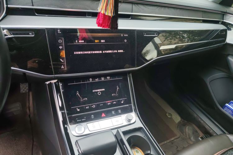 奥迪A8 2018款 A8L 55 TFSI quattro投放版精英型中控内饰16