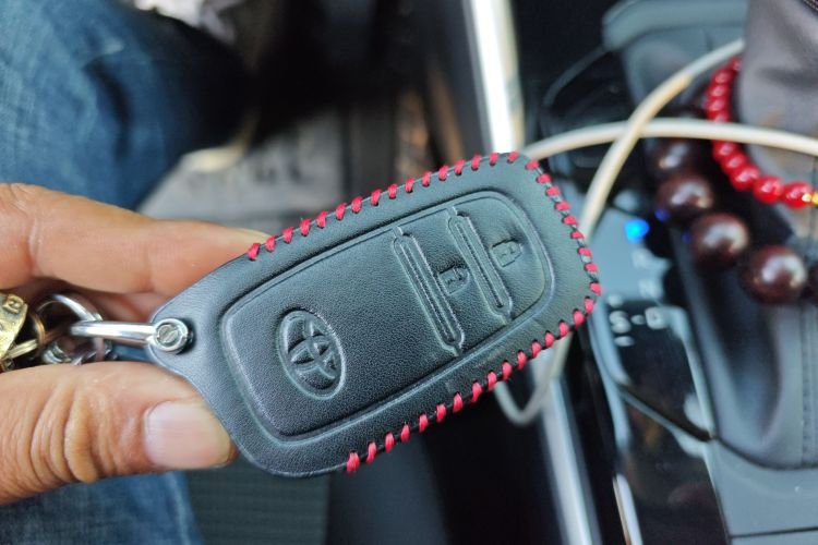 丰田 汉兰达 2024款 2.5L智能电混双擎两驱精英版 5座中控内饰11