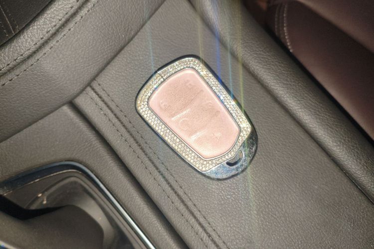 凯迪拉克XT6 2022款 2.0T 七座四驱豪华型中控内饰11