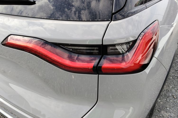 蔚来ES8 2020款 415KM 六座版车身外观9