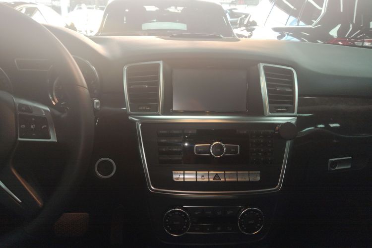 奔驰M级 2014款 ML 320 4MATIC中控内饰16