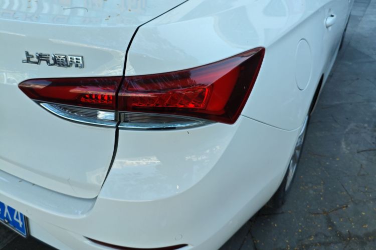 别克 英朗 2021款 改款 典范 1.5L 自动精英型车身外观9