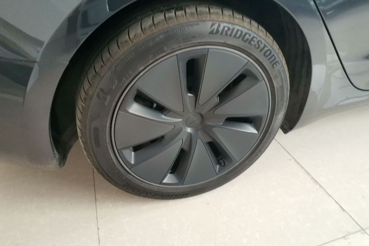 特斯拉 Model 3 2025款 后轮驱动版车身外观6008