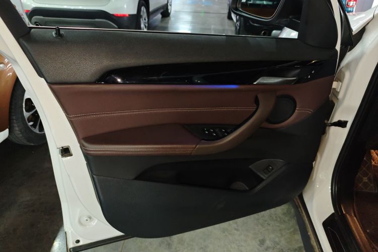 宝马X1 2020款 sDrive20Li 时尚型中控内饰7005
