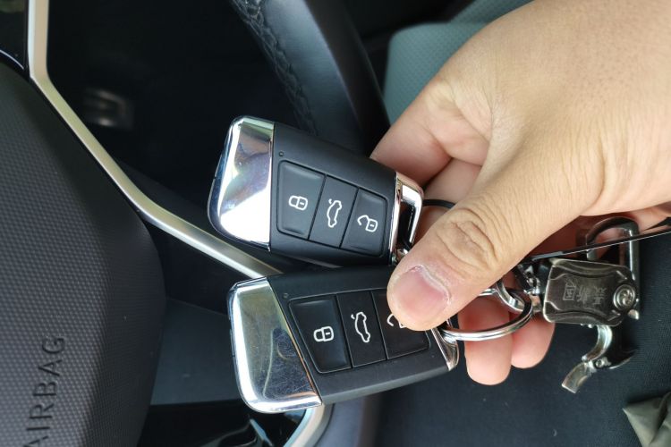 大众 迈腾 2024款 200万辆众享款 330TSI DSG豪华型中控内饰11