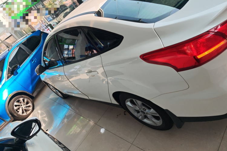 福特 福克斯 2017款 三厢 1.6L 自动舒适型智行版车身外观6003