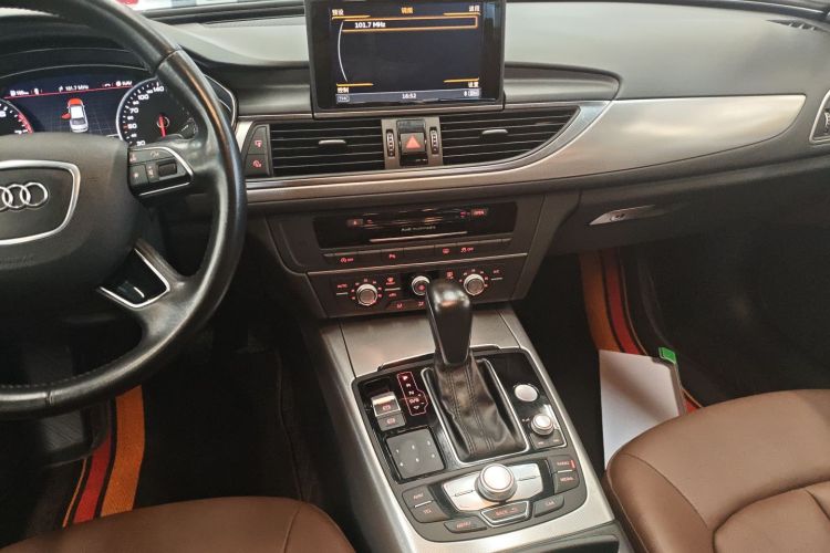 奥迪A6L 2017款 30 FSI 技术型中控内饰16