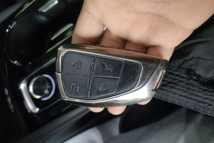 别克 2025款 昂科威Plus 28T 两驱白金版中控内饰7001