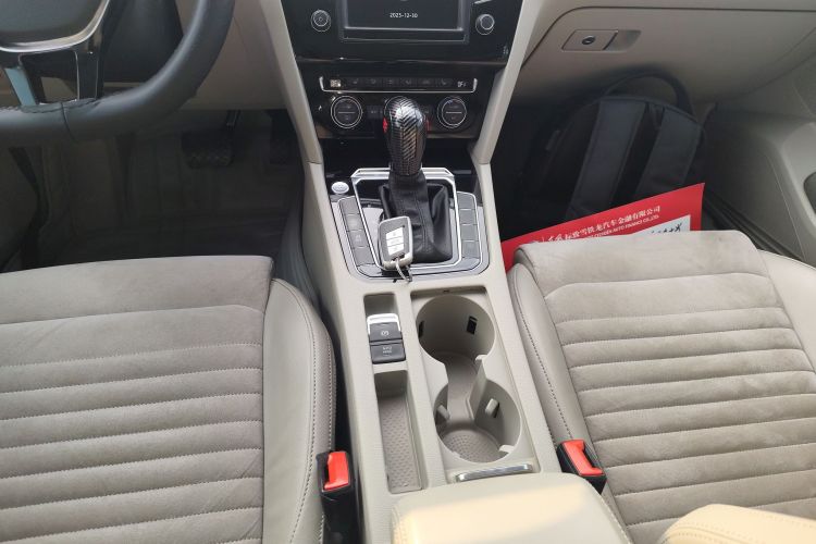 大众 迈腾 2017款 380TSI DSG 豪华型中控内饰18