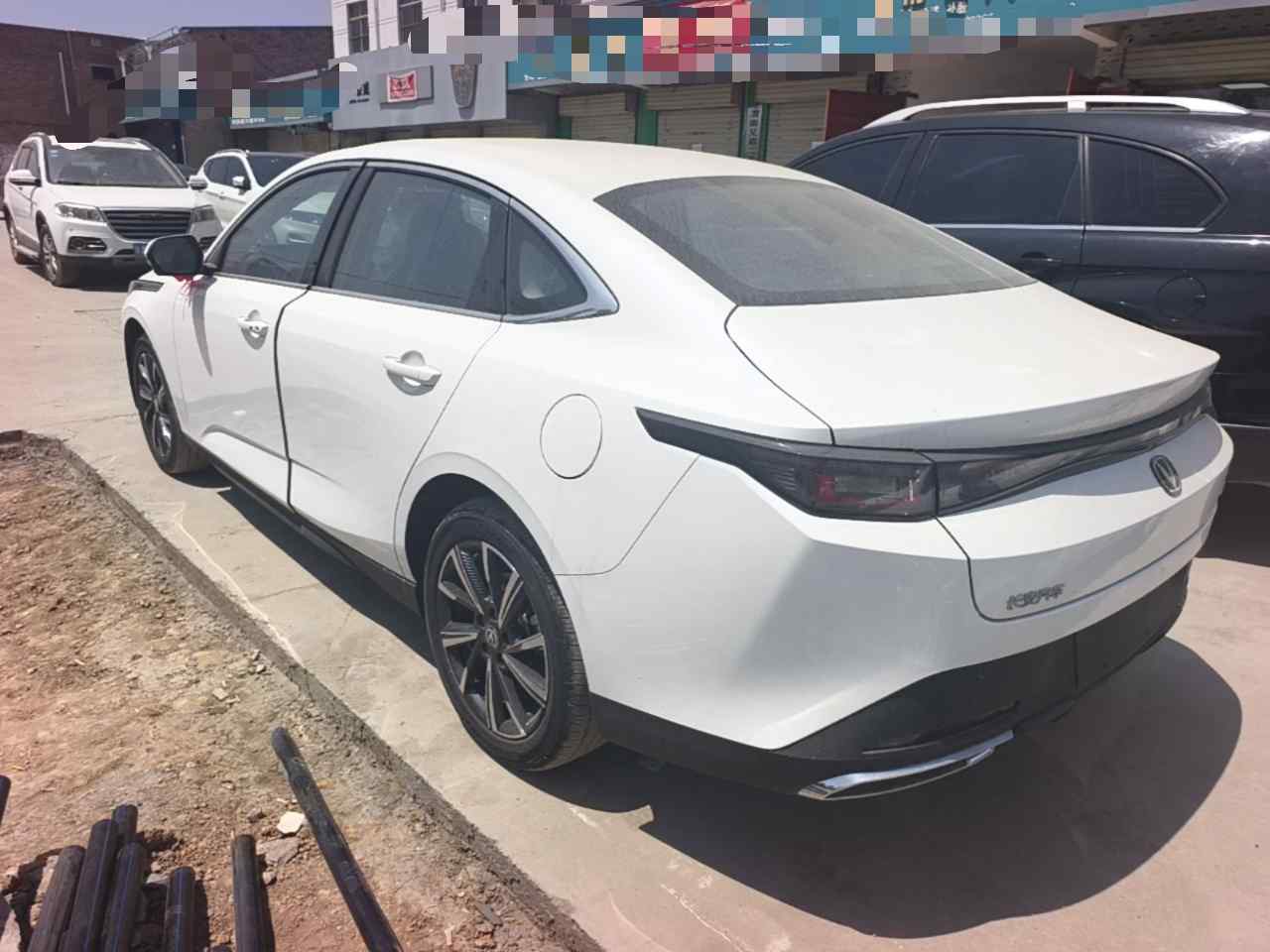 长安 逸动 2025款 蓝鲸 1.5T 500Bar尊贵型(3)