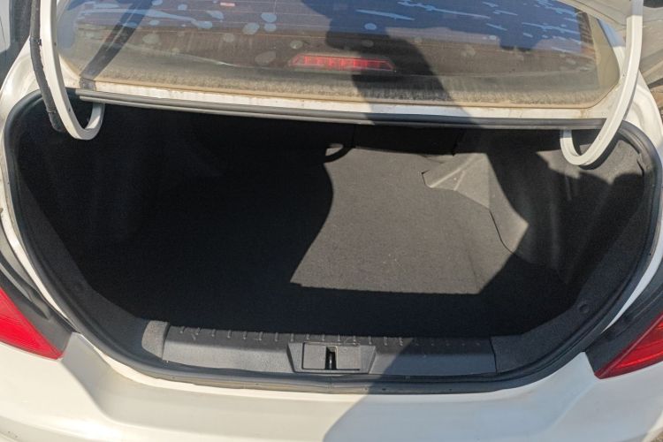 吉利汽车 帝豪 2017款 三厢百万款 1.5L 手动向上版机舱底盘23