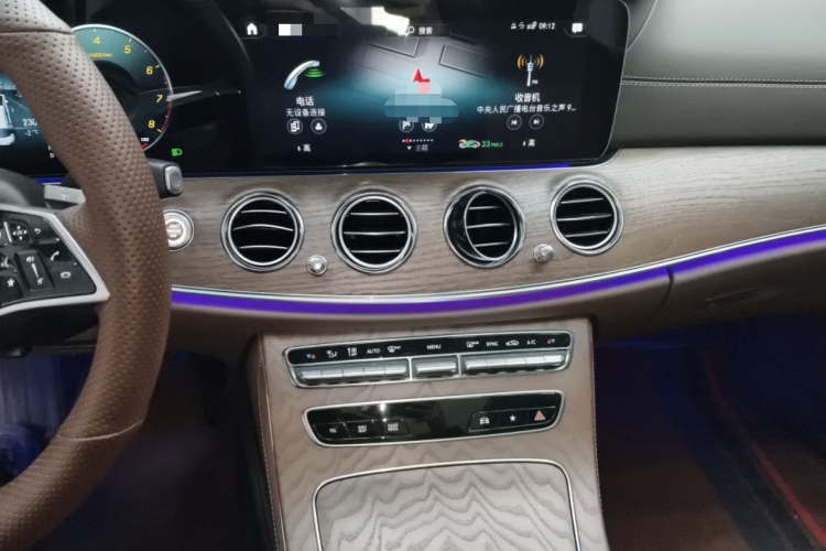 奔驰E级 2022款 改款 E 300 L 时尚型中控内饰16