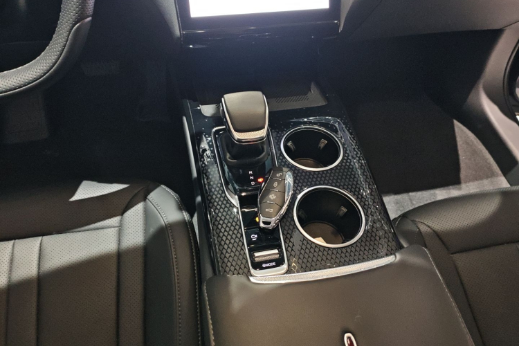 红旗HS3 PHEV 2024款 PHEV 115km 劲为版中控内饰18