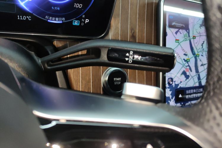 奔驰EQE 2022款 350 豪华版中控内饰18