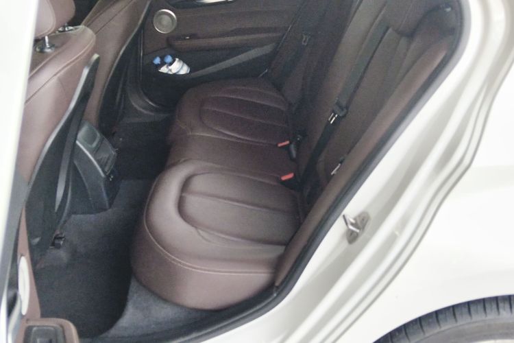 宝马1系 2021款 改款 120i M运动曜夜版中控内饰21